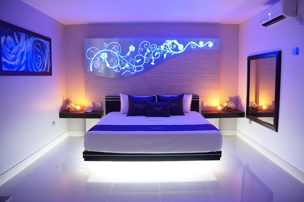 El Alcanfor Auto Hotel Deluxe الغرفة الصورة